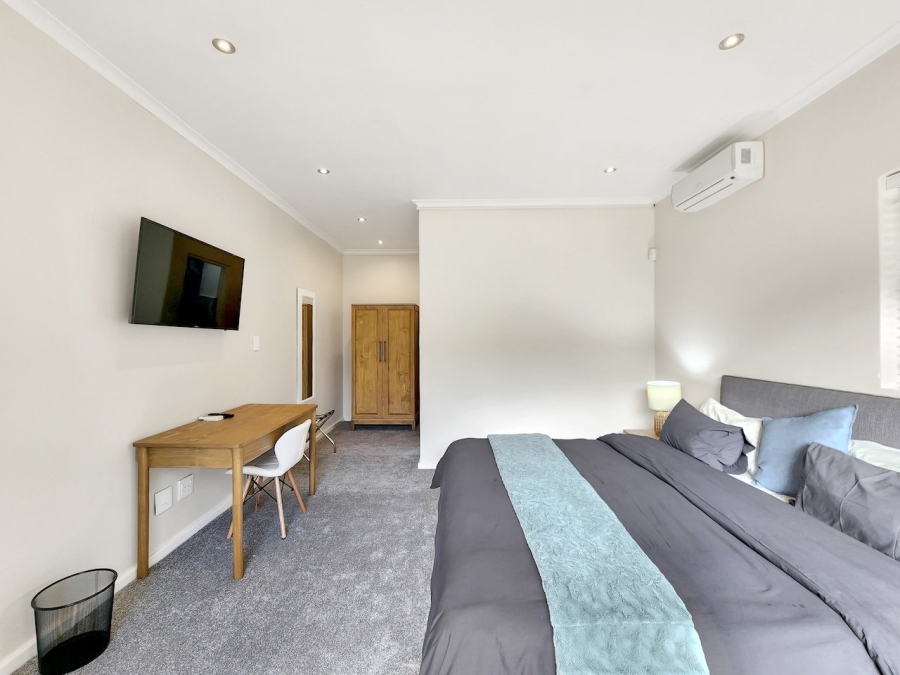 To Let 7 Bedroom Property for Rent in Camps Bay Western Cape